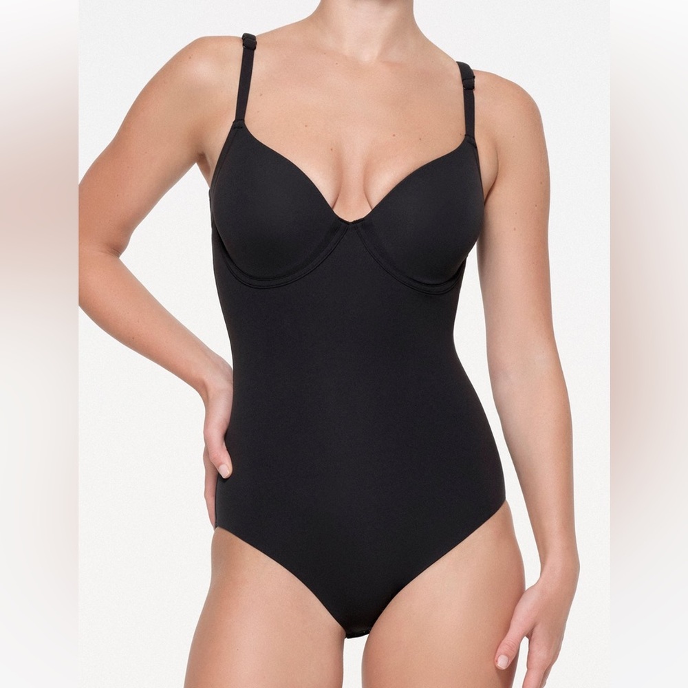 SKIMS NWT Fit Everybody BACK SMOOTHING BRIEF BODYSUIT in Black sz Small